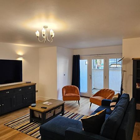 Spacious Modern 2-Bed Parking & Wi-Fi & 65"Oled Bristol Bagian luar foto