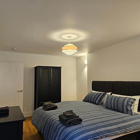 Spacious Modern 2-Bed Parking & Wi-Fi & 65"Oled Bristol Bagian luar foto