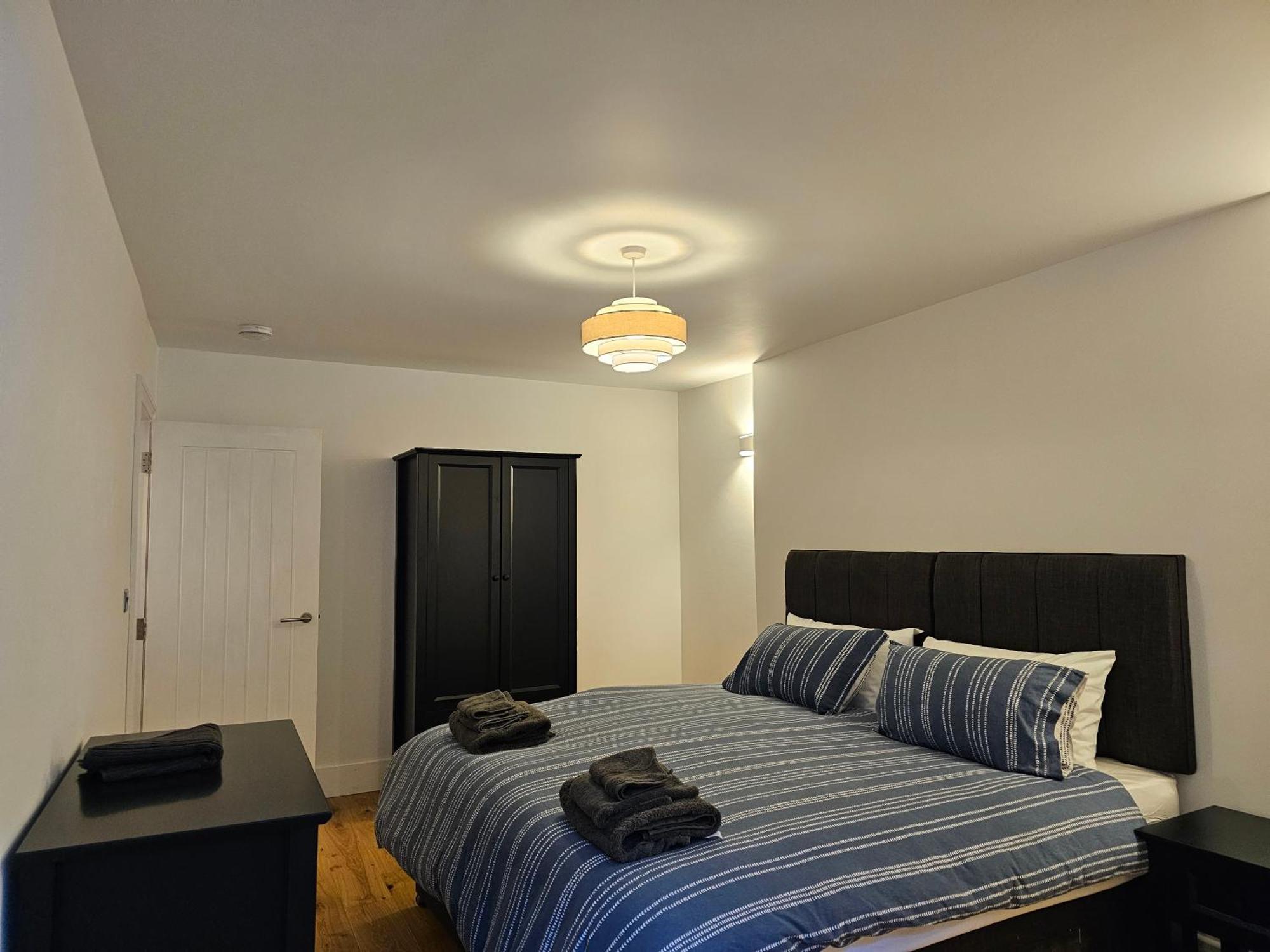 Spacious Modern 2-Bed Parking & Wi-Fi & 65"Oled Bristol Bagian luar foto