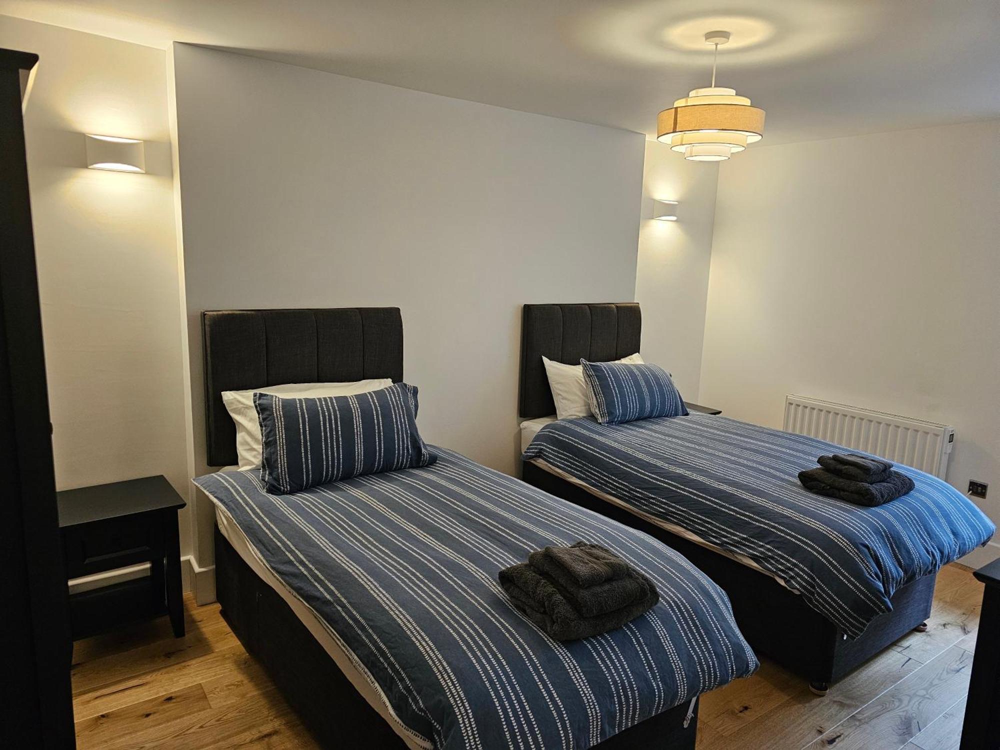 Spacious Modern 2-Bed Parking & Wi-Fi & 65"Oled Bristol Bagian luar foto