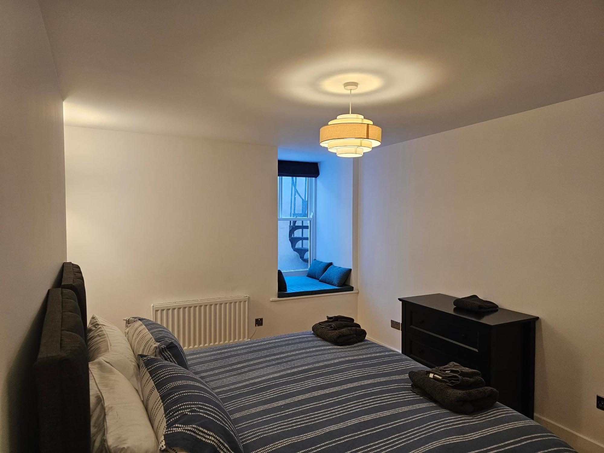 Spacious Modern 2-Bed Parking & Wi-Fi & 65"Oled Bristol Bagian luar foto